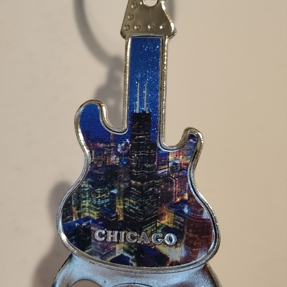 Chicago cityscape guitar shaped metal bottle opener - Picture 4 of 10